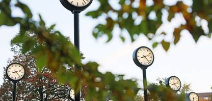 Zeitumstellung auf Winterzeit: Vor oder zurück - und wann wird das endlich abgeschafft? Alle Infos