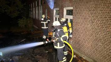 feuer an grundschule in schnelsen: polizei nimmt kindern handys ab