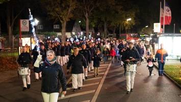 Laternenumzüge 2025 in Norderstedt: Alle Orte, Infos und Zeiten