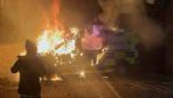 saggart: mehrere festnahmen bei protesten vor geflüchtetenunterkunft in irland