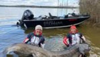 Spektakulärer Fang: Angler in Polen fangen riesigen Wels