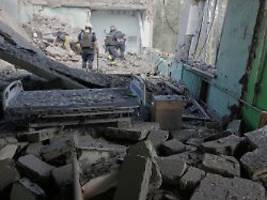 Feuer nach russischem Angriff: Drohne trifft Kindergarten in Charkiw und tötet einen Menschen
