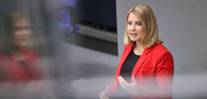 Immobilien: Bauministerin Verena Hubertz will Bauen für Familien attraktiver machen