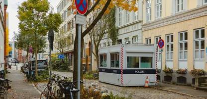 olaf scholz: warum bewachen polizisten in hamburg eine zumeist leer stehende wohnung?