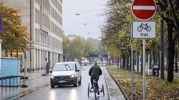 gefahr für radfahrer? hamburgs neuer prachtboulevard in der kritik