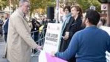 afd-verbotsverfahren: schweitzer spricht vor länderkonferenz mit demonstranten