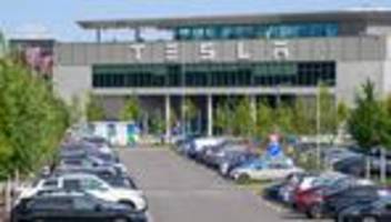 elon musk: gewinn von tesla sinkt trotz verkaufsrekords von elektroautos
