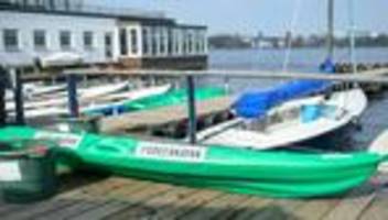 umweltschutz beim paddeln: green-kayak-nutzer sammeln tonnenweise müll aus gewässern