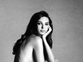 Schwarzweißes Aktshooting: Emily Ratajkowski zeigt sich hüllenlos