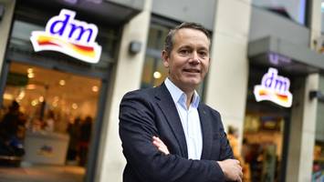 Drogerie-Chef im Interview: Wird dm zur Apotheke, Herr Werner?