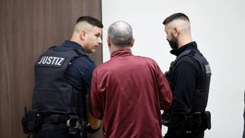 „Sie rannte wie ein Feuerball durch die Bahn“: Mann zündete Gattin an