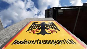 Jobs nur für Kirchenmitglieder? Karlsruhe kippt Grundsatzurteil
