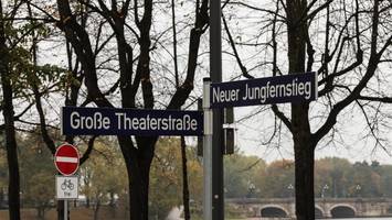 neuer jungfernstieg: tiktoker prahlt im netz mit gestohlenem schild