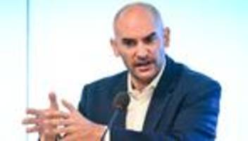 industrie: bayaz sieht baden-württemberg trotz krise auf zukunftskurs