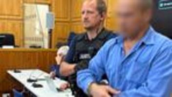 prozess: tödliche tritte gegen lkw-fahrer - haft für zwei kollegen