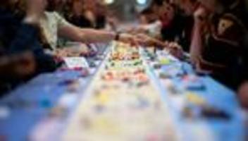 Weltrekordversuch: Catan-Fans knacken Weltrekord in Essener Grugahalle