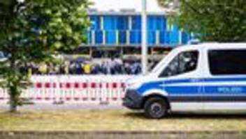 Zweite Bundesliga: Rassismus gegen Spieler: Braunschweig erteilt Stadionverbote