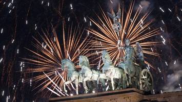 Grüne wollen Silvester-Drohnenshow am Brandenburger Tor