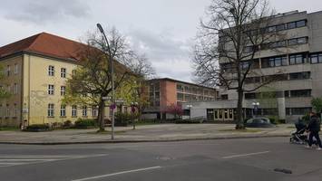 Warum der Neubau vom Rathaus Zehlendorf in weite Ferne rückt