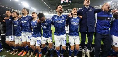 2. fußball-bundesliga: schalke 04 schlägt darmstadt und springt vorerst an die spitze