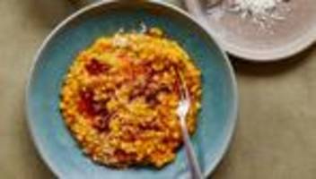 Kürbisrisotto mit Maronen-Chili-Öl: Dieses Risotto treibt es so bunt wie der Herbst