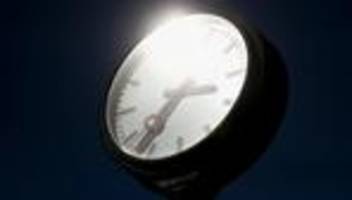 zeitumstellung: wieso stellen wir die uhr um?