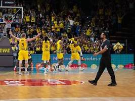 Das gab’s in BBL seit 1992 nicht: Clemons' Show macht eigenen Trainer fassungslos