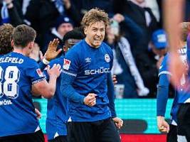 neuer tabellenführer in 2. liga: dorfklub lässt auf der bielefelder alm ordentlich federn