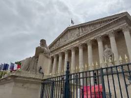 Politische Lage angespannt: Ratingagentur warnt Frankreich mit negativem Ausblick