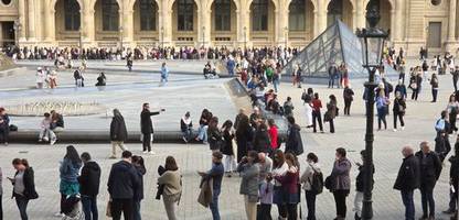 Louvre in Paris: Juwelen nach Einbruch in Zentralbank-Tresor verlegt