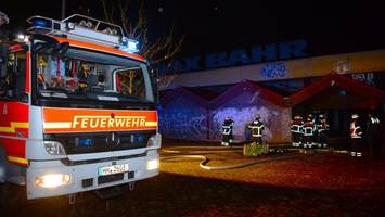 Feuer in Ex-Baumarkt von Max Bahr – dichter Rauch über Bergedorf