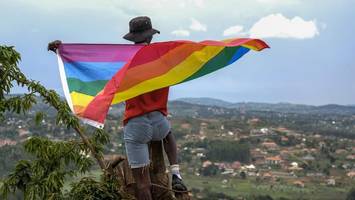 mann, schwul, ausgegrenzt: in „schweren“ fällen droht die todesstrafe