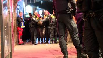 Streit auf Hans-Albers-Platz eskaliert – Polizei führt elf Männer ab