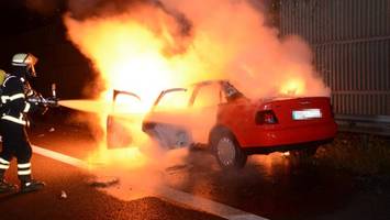 Audi fängt auf der A25 Feuer – Autobahn am frühen Morgen gesperrt