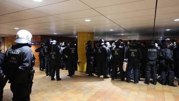 polizei stoppt 400 wolfsburger – st.-pauli-fans dürfen nicht ins stadion