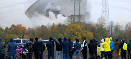 besucherandrang bei der kühlturm-sprengung in gundremmingen: das war alles los