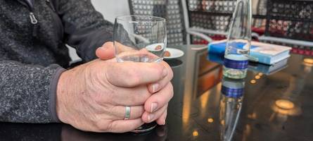 Ein Dämon namens Alkoholsucht: Wie die Psychiatrie das Leben dieses Alkoholikers umkrempelte