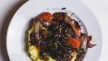 in rotwein geschmortes wild: der rest vom fest