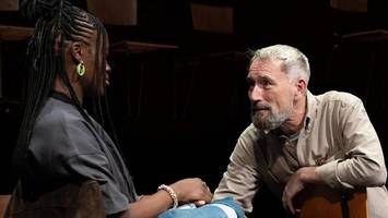 Vorlesungssaal als Kampfarena: „Oleanna“ am Renaissance Theater