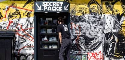 »Secret Packs«-Automaten: Was es mit dem Trend auf sich hat