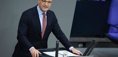 Spahn attackiert SPD-Politikerin wegen Teilnahme an Merz-Protest