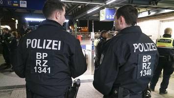 frauen am hauptbahnhof sexuell belästigt – passanten schreiten ein