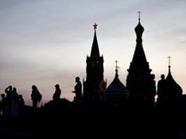 Zwei Menschen getötet: Dutzende ukrainische Drohnen fliegen auf Moskau zu