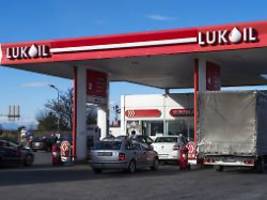 reaktion auf us-sanktionen: russischer Ölkonzern lukoil stößt auslandsbeteiligungen ab