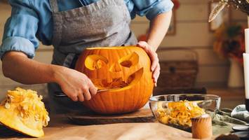 Halloween-Kürbis: So lassen sich Kürbisfleisch und Kerne verwerten