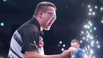 mit blutender hand: van veen schreibt in dortmund darts-geschichte