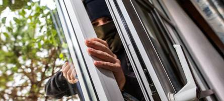 Täter scheitern bei Einbrüchen in Augsburg: Polizei warnt