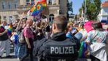 monitoringbericht: bericht: csd-demos im osten im fokus rechtsextremer