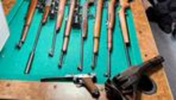 Remscheid: Polizei findet in verstecktem Raum weitere Kriegswaffen