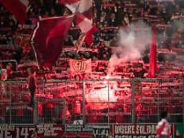 leipzig-fan verstorben: todesfall überschattet pokal-duell in cottbus